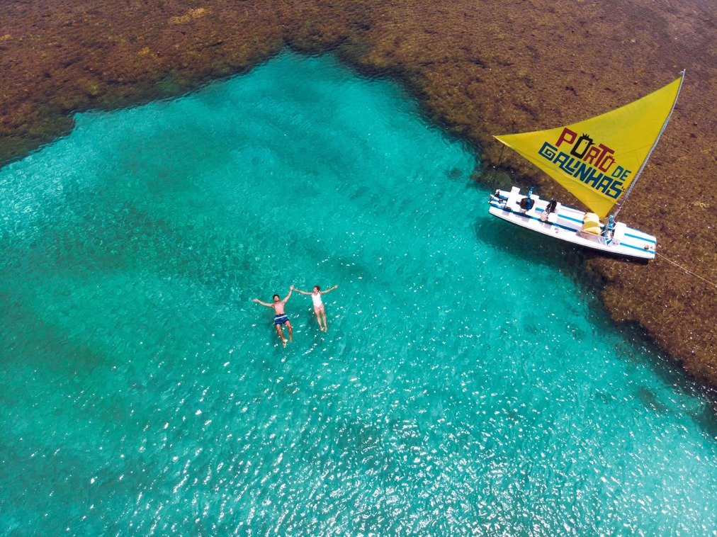 Passeio de jangada nas piscinas naturais de Porto de Galinhas